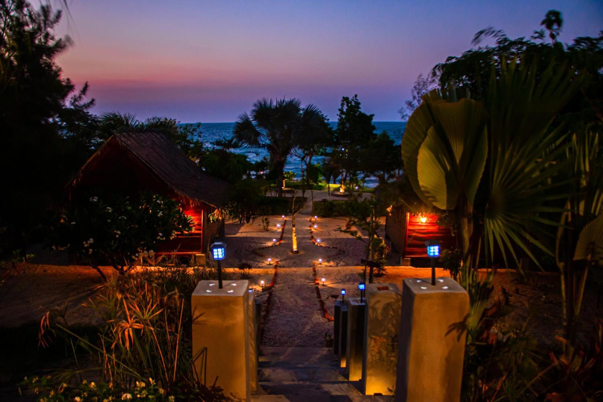 Ampazony Oasis Lodge Mahajanga Exterior foto